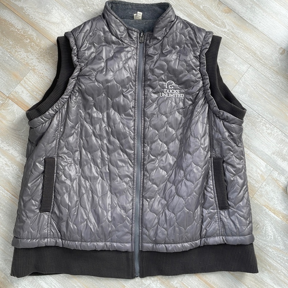 Men’s Ducks Unlimited Gray vest size XXL EUC